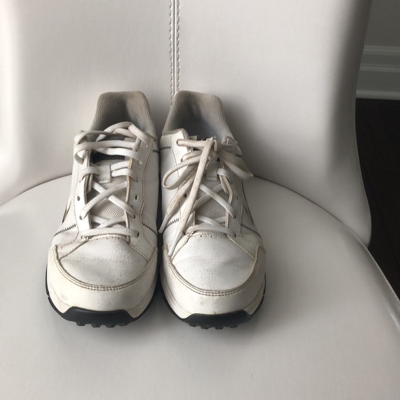 Youth Golf shoes. - Picture 2 of 5